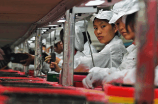 Trabajadores chinas en un fábrica.