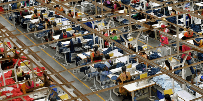 India. Fabrica de textiles.