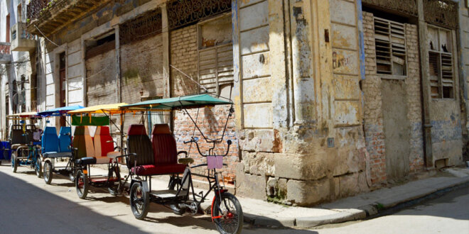 bicitaxistas en Cuba